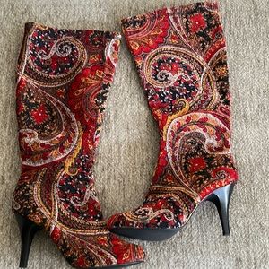 Diba Multicolored Heeled Boot. Fabric Upper. Size 9. Excellent Condition.